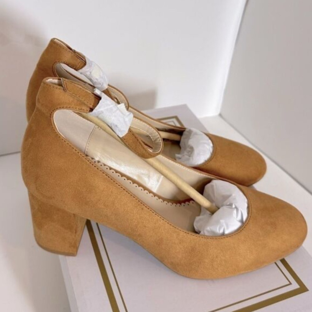 NWT Charter Club Tan Block Heel Pumps NIB - Picture 2 of 5